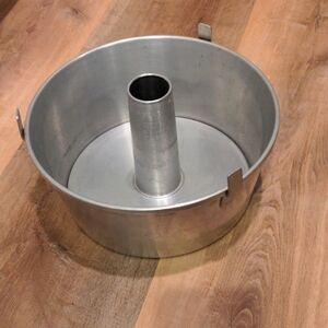 Vintage high quality comet made in USA footed Silver Aluminum Tube Cake Pan